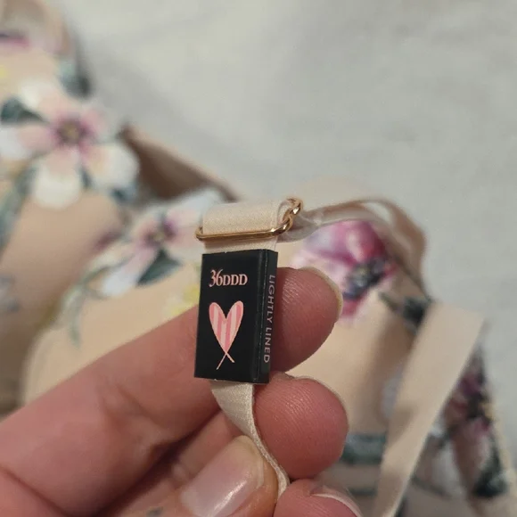 Victoria's Secret Floral Embroidered Bra in Pink - Picture 6 of 7